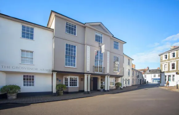 格羅夫納阿姆斯酒店