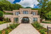 Oak Leaf Residences فنادق في Przno