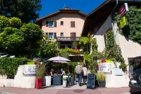 La Terrasse Fleurie, Logis, Hôtel et Restaurant Отели в г. Жекс