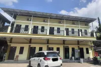 Urbanview Hotel Fira Syariah Muara Enim by RedDoorz Hotel dekat Pasar Bawah, Tanjung Enim