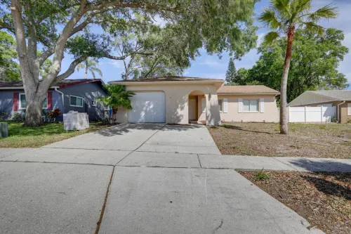 Pet-Friendly Home with Pool in Palm Harbor!