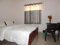 Shivam Guest House Near Gnrc and down Town Hospital