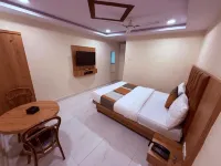 Riverside Retreat Dombivli - Swimming Pool - Couple Friendly - Comfortable Stay - Pools