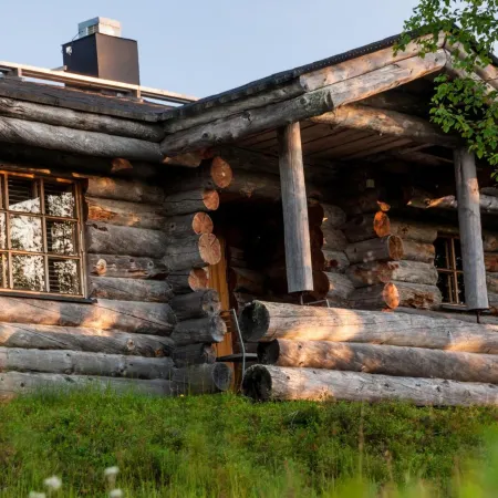Kuukkeli Log Houses Teerenpesä - Superior Suite A49 Отели в г. Саариселка