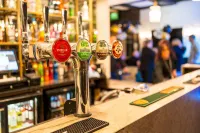 Lyons Woodlands Hall - bar