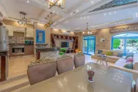 Spacious villa with private pool - Villas