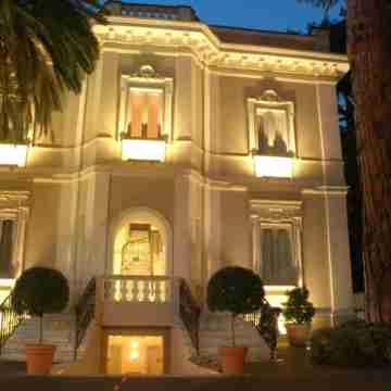 Hotel Flora Hotel Exterior