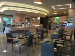 International Beach Hotel