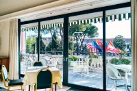 Ambassador Palace Hotel - breakfast