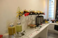 Villa Dos Graffitis Pousada - Breakfast