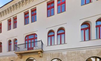 TurnKey I Main Bus Station Apartments