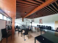 Backyard Guest House Hotel a Cisaga