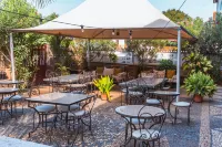 The Colonial Guest House Hotel a 