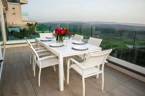 A52 - Apartment with Sea and Country Views - parking