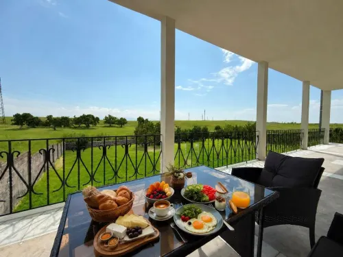 Villa Garden and Pool Near Airport - 3-Star