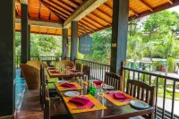 Oak Ray Ella Gap Hotel