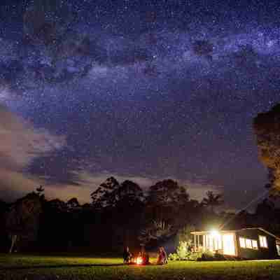 睡帽嶺拜倫灣腹地山林小屋 Hotel Exterior