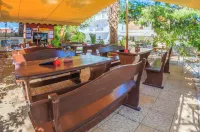 Elena's Studios Hotels in Argassi