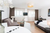 Ténéo Apparthotel Talence - Arthena Hotels in Talence