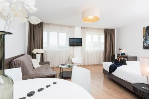 Ténéo Apparthotel Talence - Arthena Hotels in Talence
