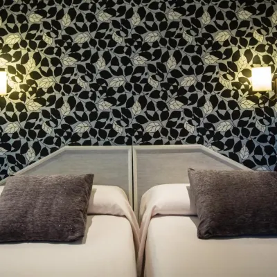 Hostal Paris Hotels near Feria de Valladolid