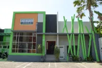 RedDoorz Syariah near Balai Kota Probolinggo 2 Hotel dekat Bee Jay Indra Loka