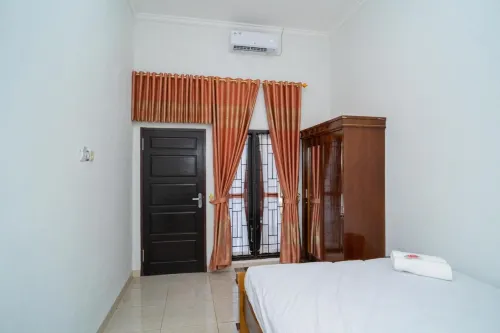 RedDoorz @ Lebong Hotels in Sukau Rajo