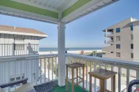 Breezy White Sands House Steps to Gulf Shore!