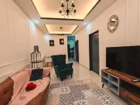 WHITE ON HOMESTAY CAMERON BY ICOLOR