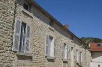 Le domaine aux herbes folles Hotels in Montbard