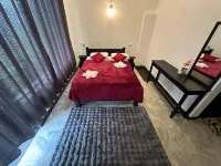 Pineapple Hills Ella