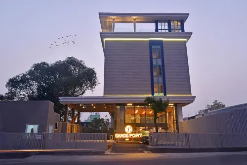 Sands Point Hotel