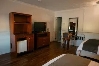 Place 19-67 Restaurant Motel Hotels in 