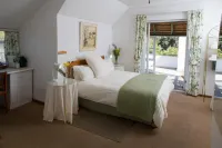 Howards End Manor B&B โรงแรมใกล้สนามกีฬาแอธโลน