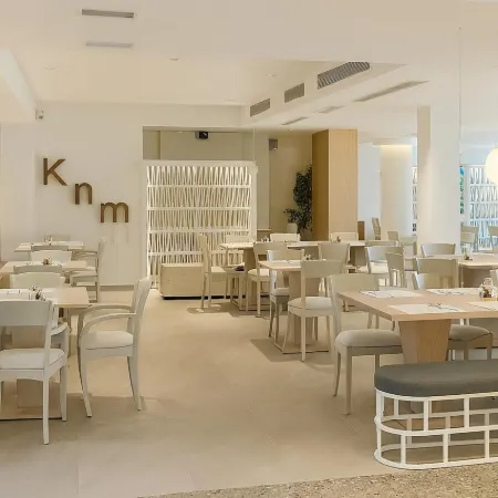 Flisvos Royal Hotel & Suites