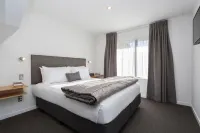 Dunedin Motel and Villas Hotels in Dunedin