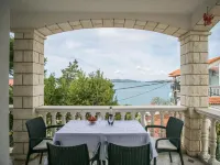 Apartments Lovrić Hotels in Grohote