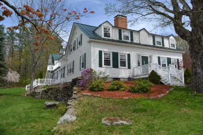 The Nutmeg Inn Hotels in Meredith