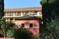Hotel Cyrnea - ที่มีสระว่ายน้ำ