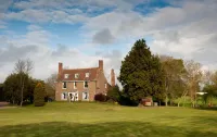Goss Hall Bed & Breakfast Hotels in Wingham