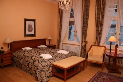 Altes Gymnasium Husum Hotel GmbH & Co. KG Hotels in der Nähe von Modellbahn-Zauber