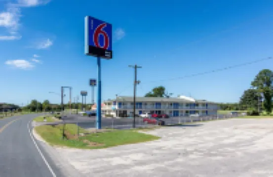 Motel 6 Lumberton, NC