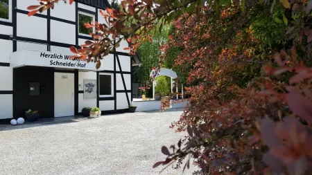 Hotel Schneider-Hof Self Check-in Kostenlos Parken nähe Golfplatz Und Vitasol Отели в г. Бад-Зальцуфлен