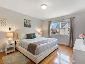 Close to NYC | King Bed | Free Parking