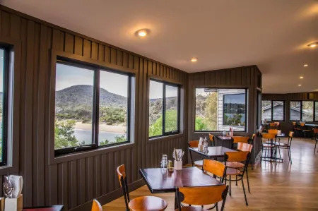 Freycinet Lodge Отели в г. Френдли Бичес