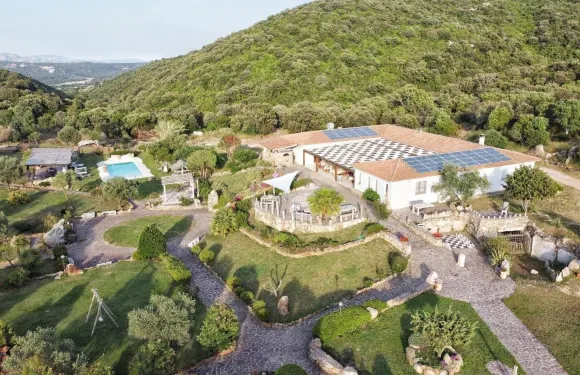 拉奎西亞德拉加魯拉酒店