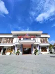 Crystal City Hotel Hotels in 