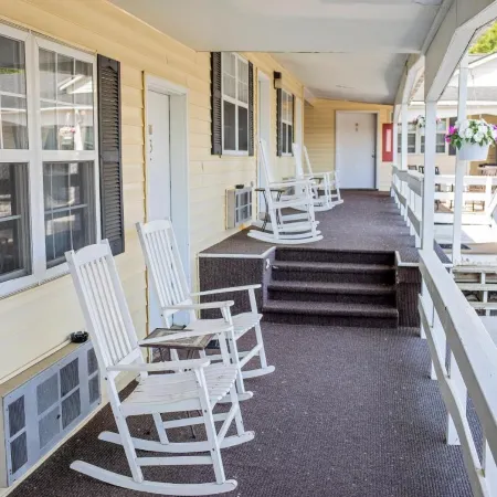 Longhouse Lodge Motel Hotels in Reading