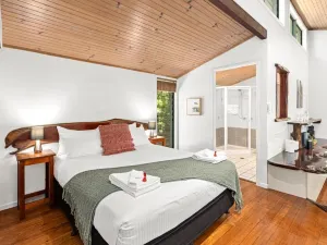 Hunchy Hideaway