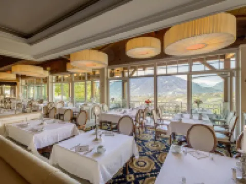 Hotel Finkennest - Panoramic Garden Resort Hotels in Scena